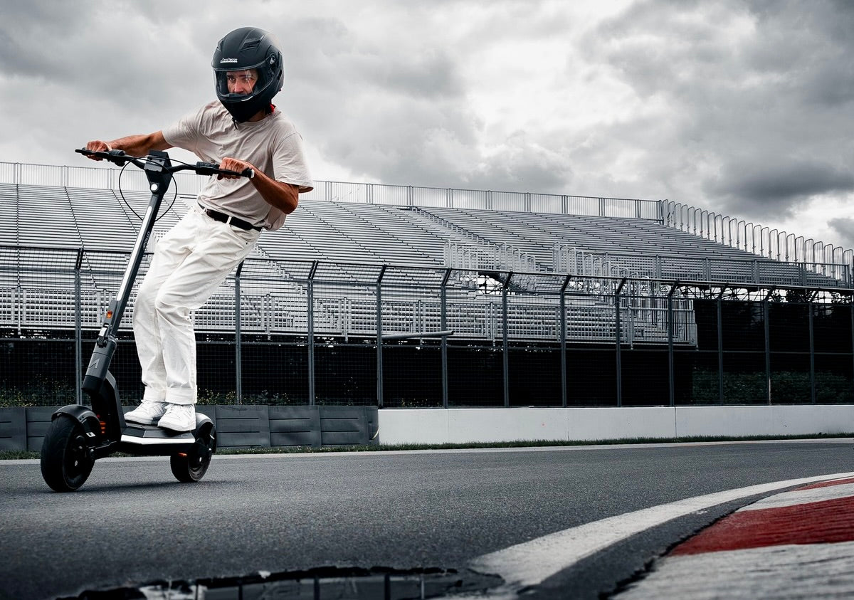 Apollo Scooters vs. Public Transport WHO WINS?