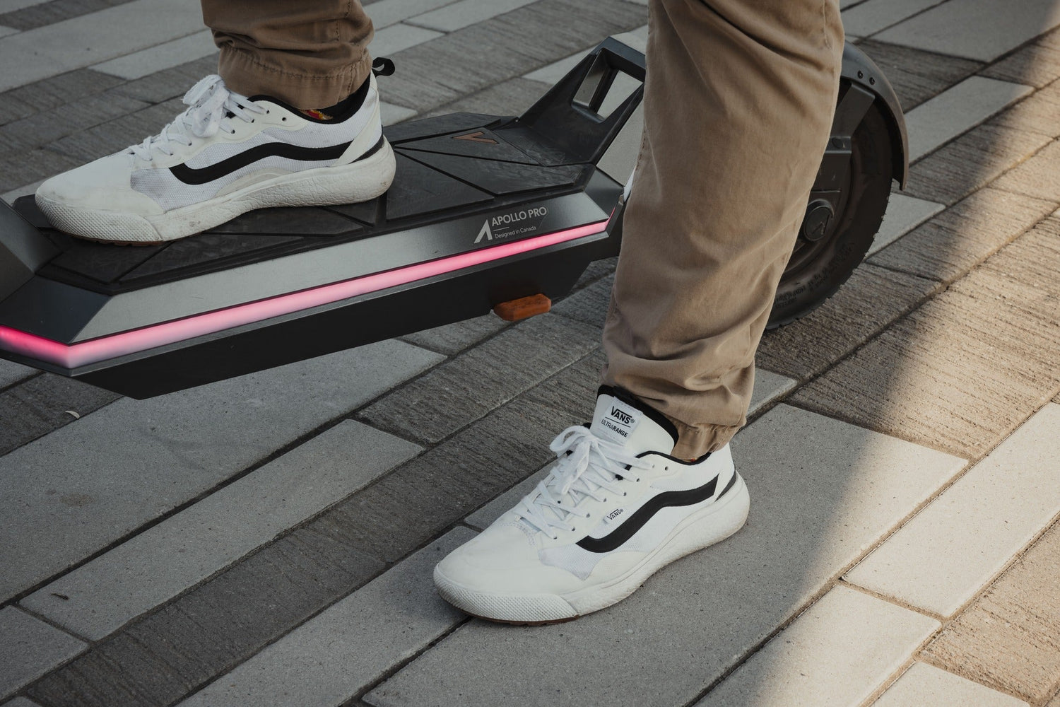 E-Scooter vs. Kick Scooter: Find Your Fit