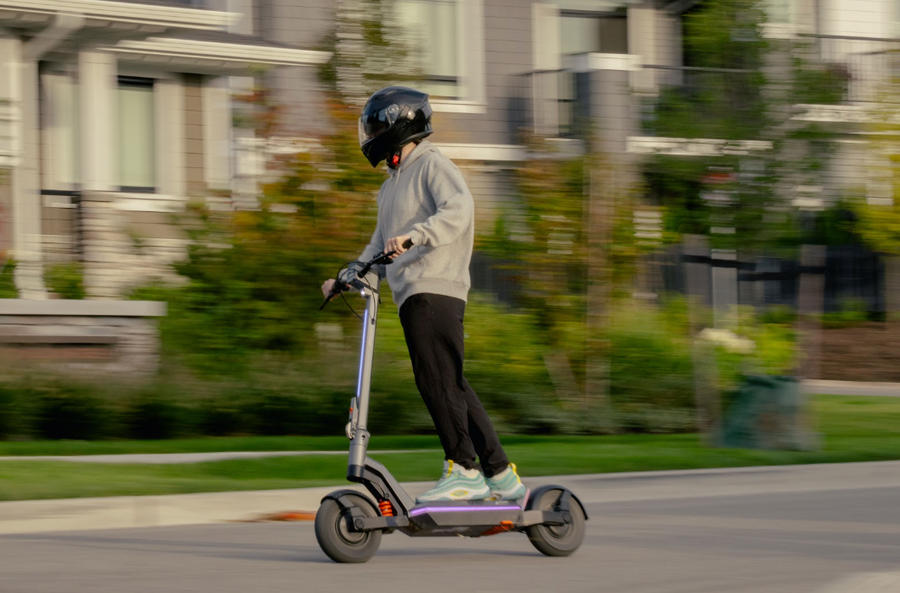 Best Scooter Riding Posture for Reducing Body Strain